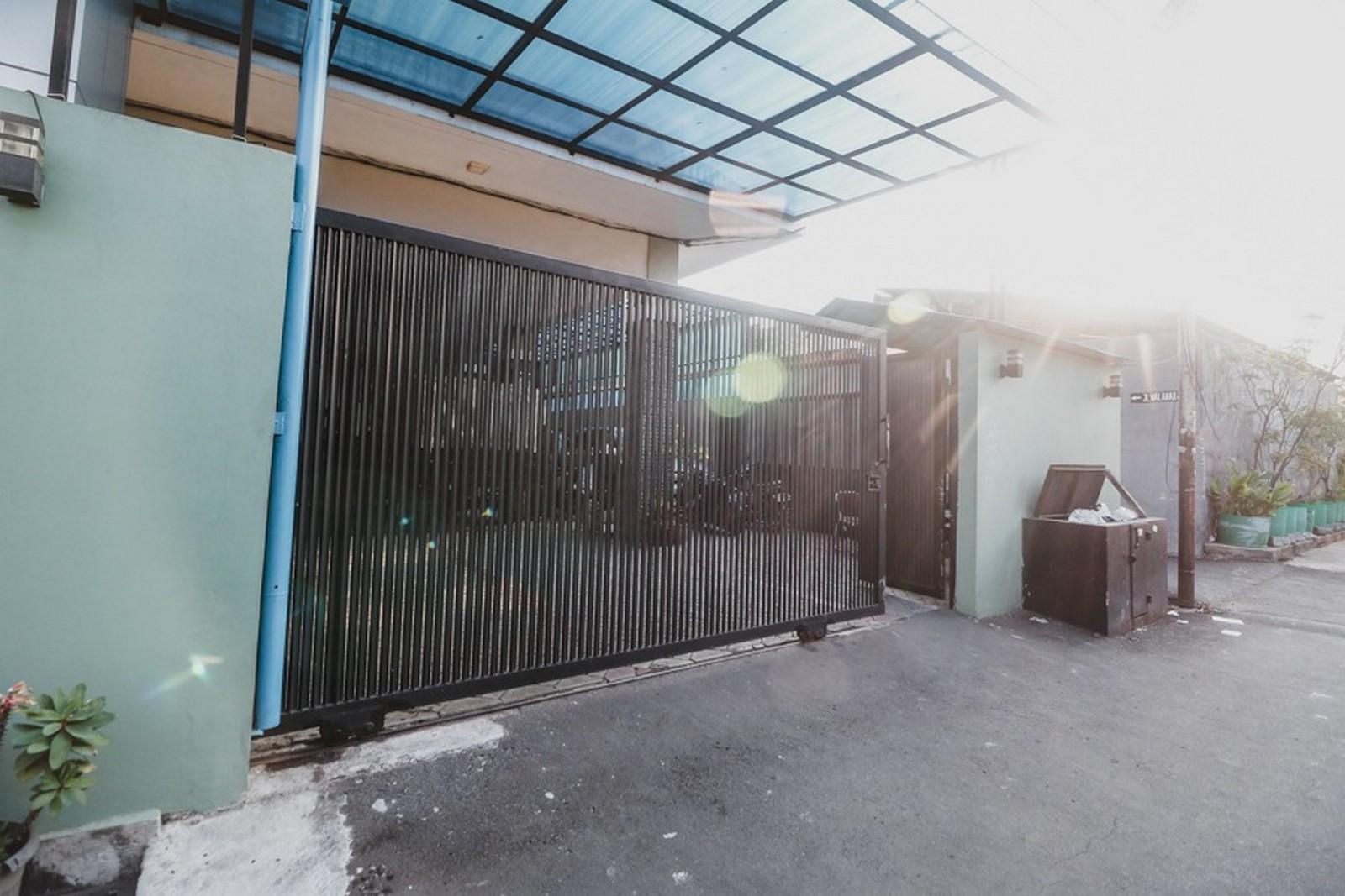 Reddoorz Plus Near Semanggi Jakarta Ngoại thất bức ảnh