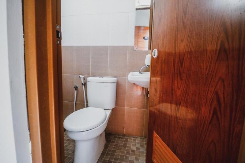 Reddoorz Plus Near Semanggi Jakarta Phòng bức ảnh