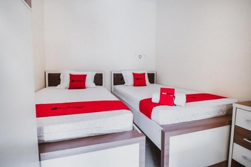 Reddoorz Plus Near Semanggi Jakarta Phòng bức ảnh