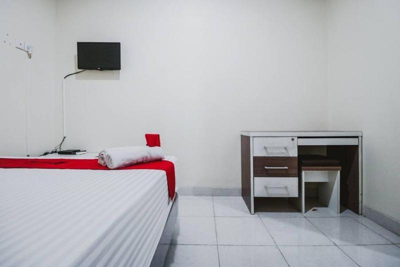 Reddoorz Plus Near Semanggi Jakarta Phòng bức ảnh